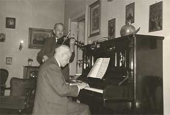 Heinrich Elsas und Musikdirektor Alfred Melchers beim häuslichen Musikabend 
